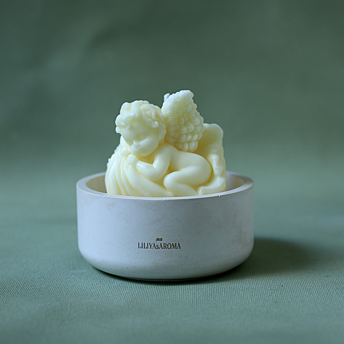 Angel Candle – Elegant Home Décor Soy-Blend Candle, Aromatherapy &amp; Gift Idea – Soft Vanilla Scent – Decorative Angel Candle for Relaxation – 12 Oz